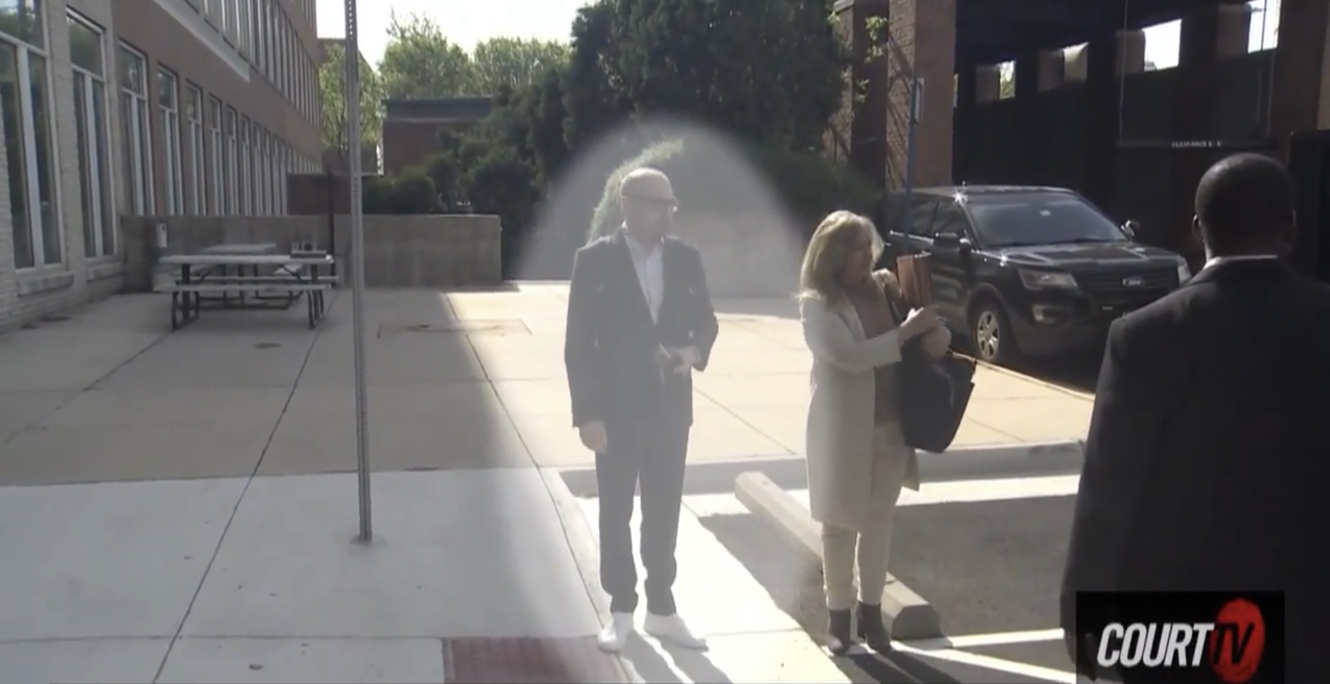 VIDEO – Court TV – Opinion/Commentary – Mike Paul, The Reputation Doctor®, Tells Amber Heard’s New PR Consultant (David Shane) to Put Some Shoes On and Wear a Tie In Court During Johnny Depp Trial